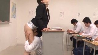student lick her teacher in classroom